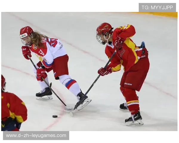 冰球运动员连续撞击，比赛火药味飙升